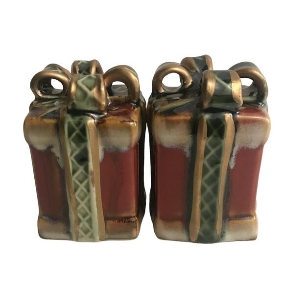 Vintage Christmas Salt Pepper Shakers Gift Packages Drip Glaze Ceramic Presents - Picture 1 of 7
